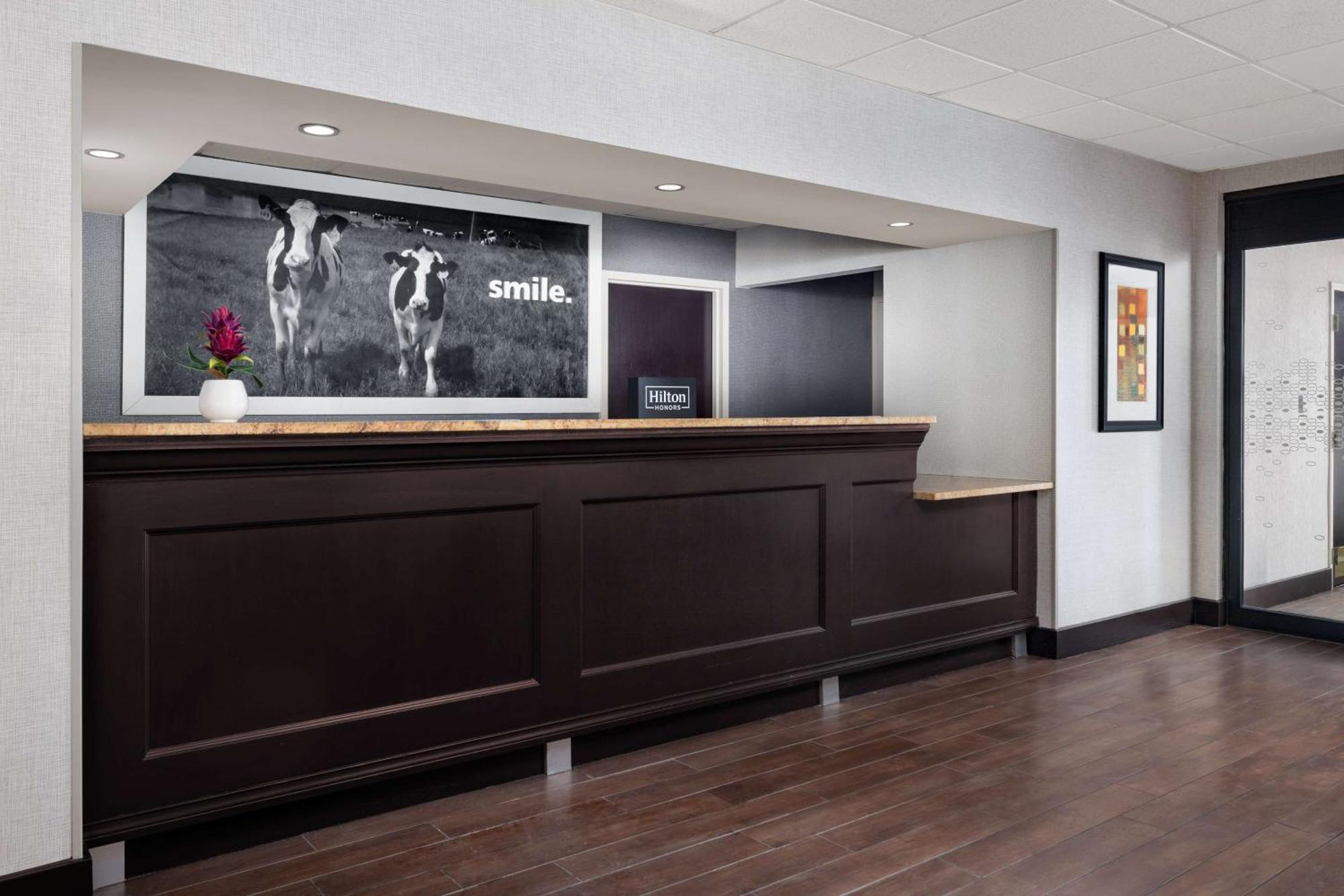 Hampton Inn Memphis-Walnut Grove/Baptist East Екстериор снимка